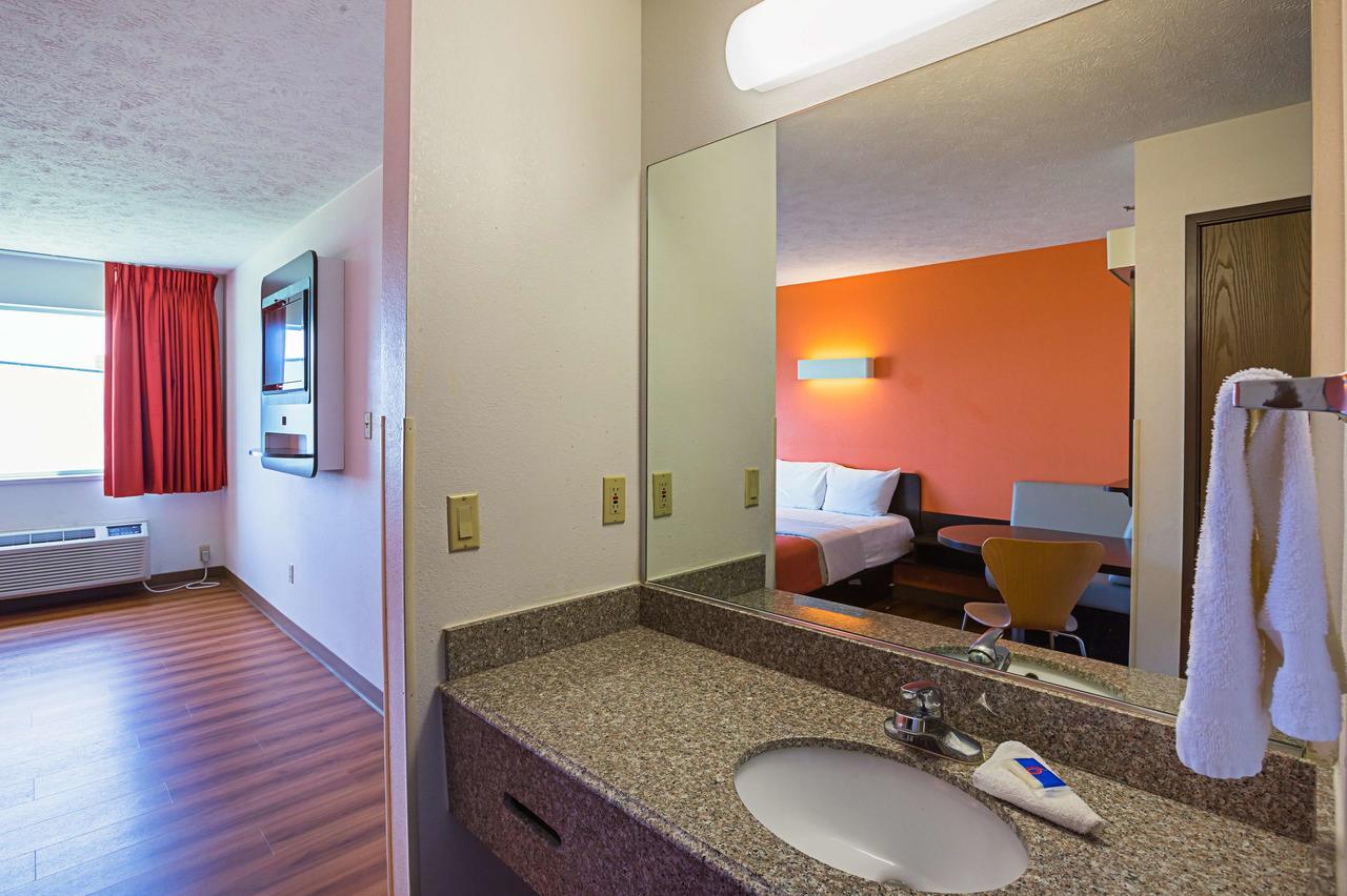 Motel 6 Omaha - IAT West Exterior foto