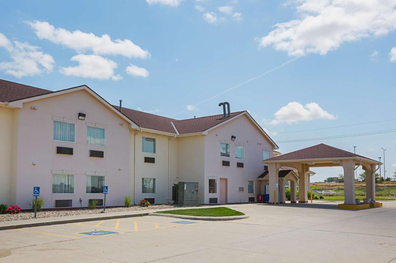Motel 6 Omaha - IAT West Exterior foto